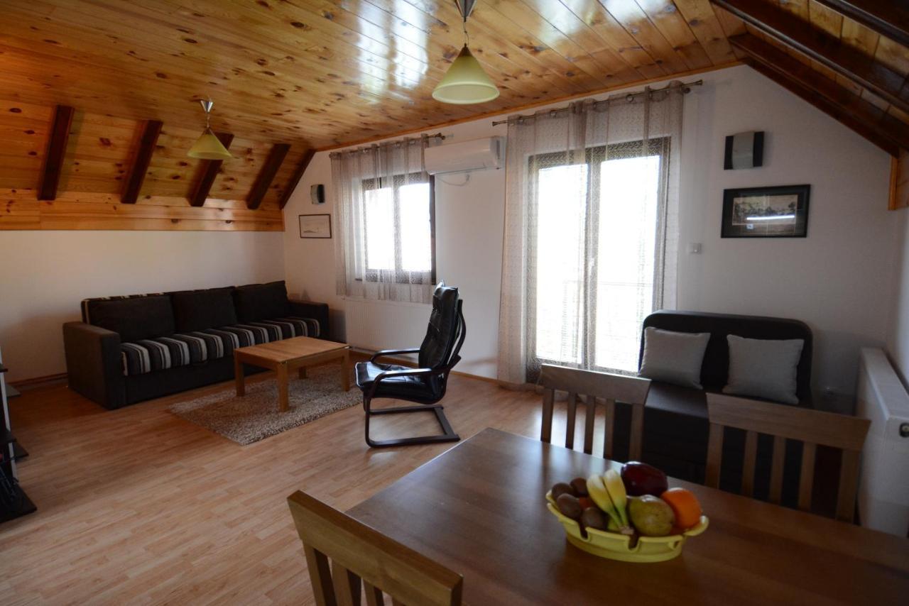 Apartmani Ogi I Ana Баина Баща Екстериор снимка