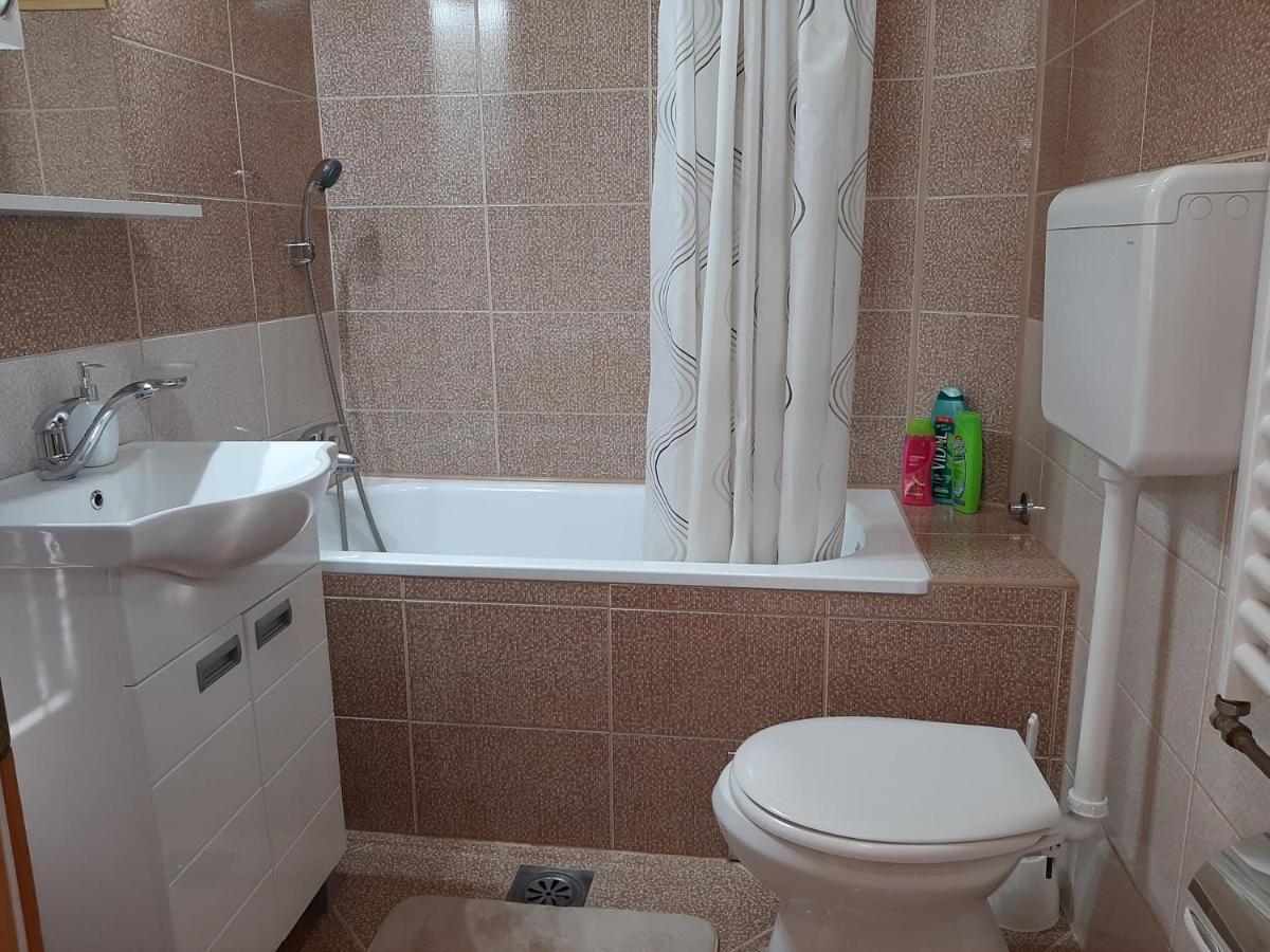 Apartmani Ogi I Ana Баина Баща Екстериор снимка