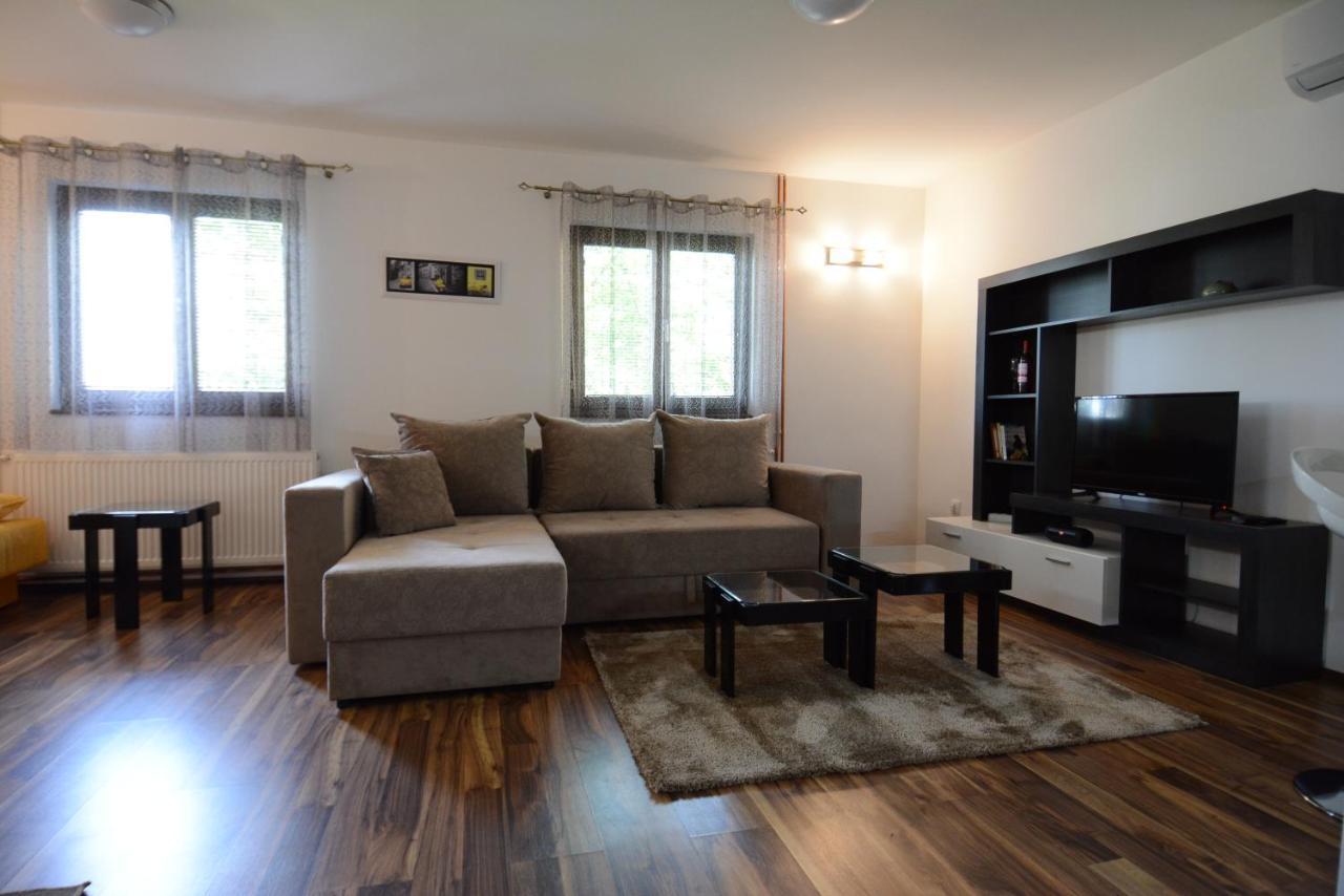 Apartmani Ogi I Ana Баина Баща Екстериор снимка