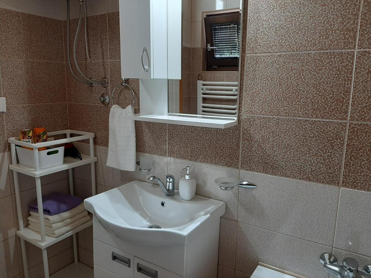 Apartmani Ogi I Ana Баина Баща Екстериор снимка