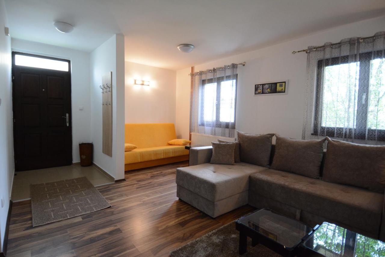 Apartmani Ogi I Ana Баина Баща Екстериор снимка