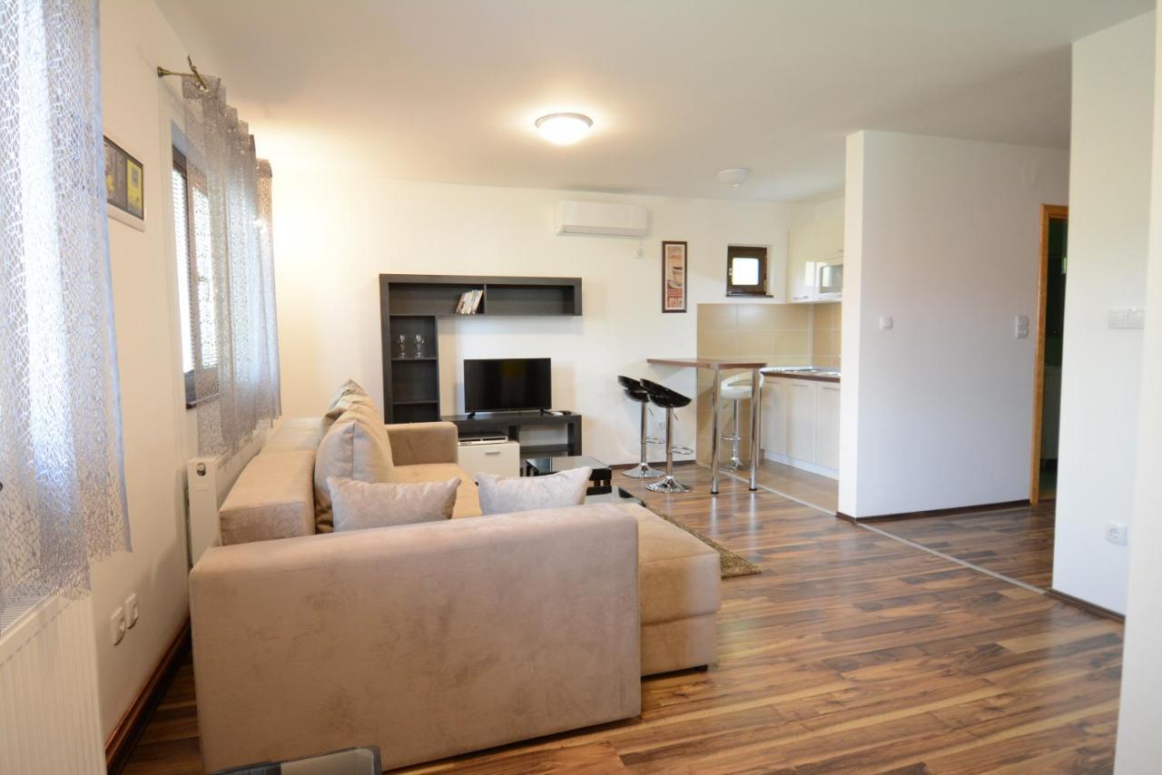 Apartmani Ogi I Ana Баина Баща Екстериор снимка